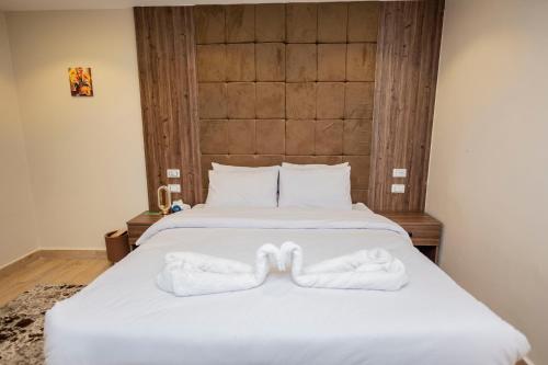 Junior Suite with Mountain View image 10