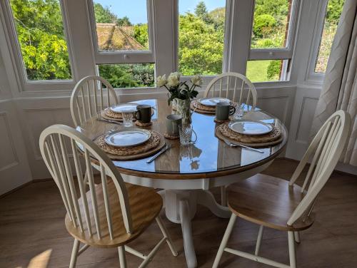 Krogs/atpūtas telpa, Country house holiday with a tennis court! in Binham