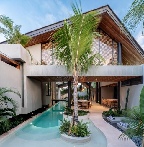 House of Winds Complex - Lush 9BR Exotic Escape - 3x3BR Villas near Canggu