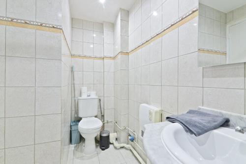 Studio Apartment Quartier Austerlitz Free Netflix - image 2