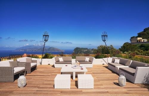 Large Suite with Terrace and Sea View