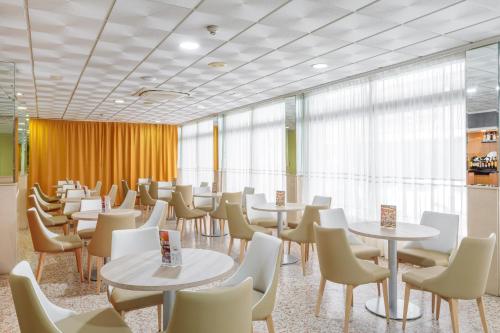 Hotel Mareny Benidorm - image 13