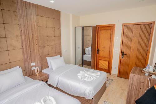 Deluxe Double or Twin Room with Mountain View image 10