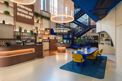 Előcsarnok, The Social Hub Porto near Das Almas Templom