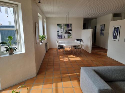 Townhouse with lovely patio in the historic quarter 7 day minimum stay in Haderslev City Center