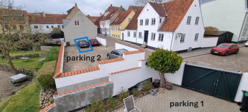 Townhouse with lovely patio in the historic quarter 7 day minimum stay in Haderslev City Center