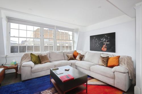 Large 3 bedrm apartment in heart of Theatre Land, Londres (foto 3)
