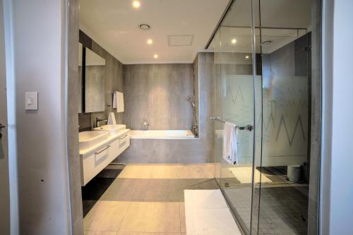 2 bedrooms, 3 beds