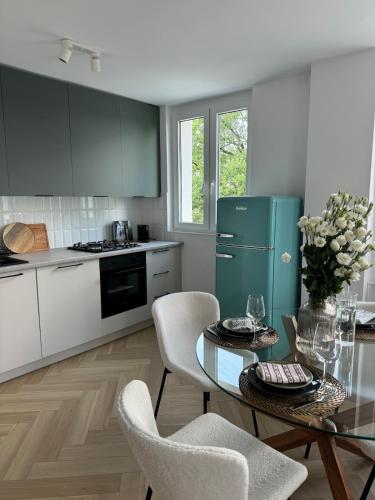 кухня, Studio 77 - nowoczesny apartament w Otwocku in Отвоцьк