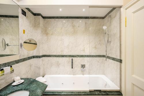 Badezimmer, Art Hotel Commercianti near Fontana del Nettuno