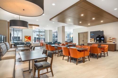 Holiday Inn Express & Suites Nashville West End - Univ Area, an IHG Hotel in Nashville, USA
