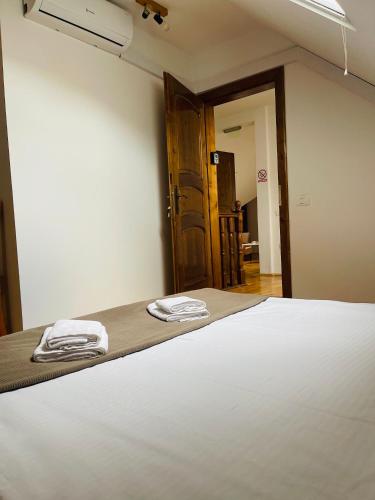 Domeniul Bondarelului Room Type - Family Room with Bath