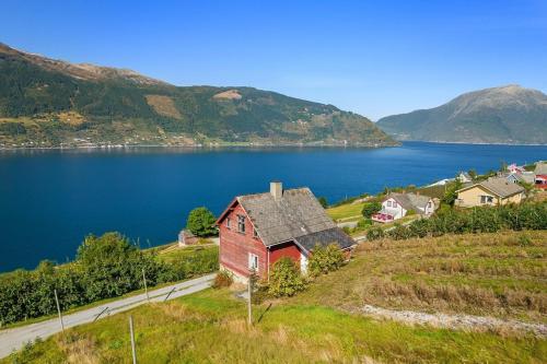 The queen path right from the house in Kinsarvik