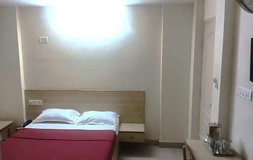 Hotel Rainbow near Victoria Hospital City Market