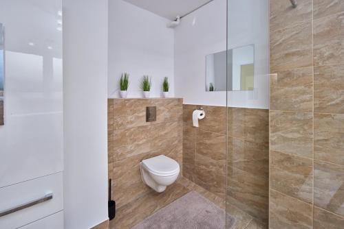 2 Bedrooms, 2 Bathrooms & Garden, Bratislava (photo 3)