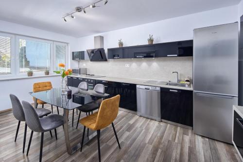 2 Bedrooms, 2 Bathrooms & Garden, Bratislava (photo 4)
