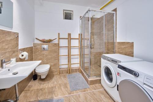 2 Bedrooms, 2 Bathrooms & Garden, Bratislava (photo 6)