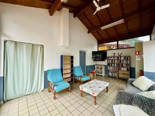 Shared lounge/TV area, Camping Point Vert in Montalieu-Vercieu