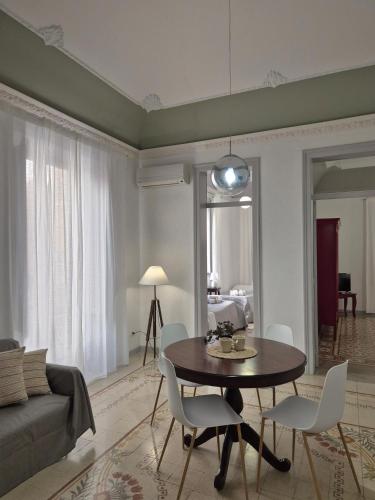 2 bedrooms, 4 beds