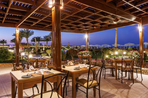 مطعم, Sunrise Solara Aqua park Resort in الأحياء