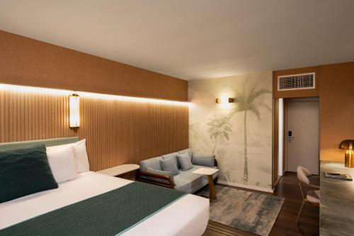 Deluxe Tower Room image 2