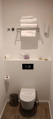 Double Room with Spa Bath image 1
