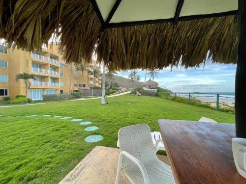 Beachfront Apartment - Terrazas de Cimarron, Margarita in Cimarrón