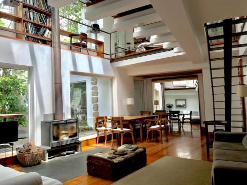 Amazing Mezzanine House with Garden - City Centre, Lisbona