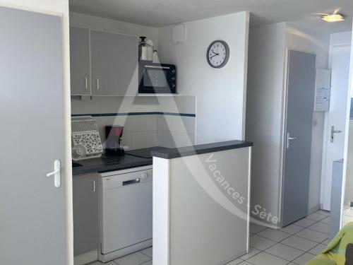 Apartment with Sea View image 7