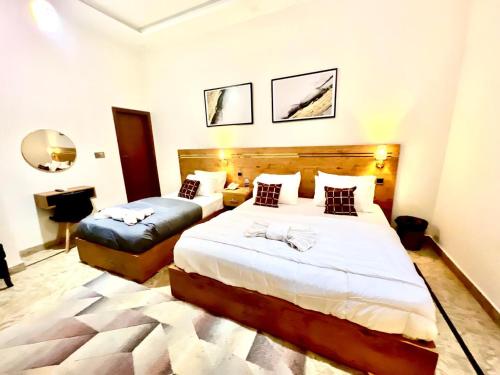 Double or Twin Room image 5
