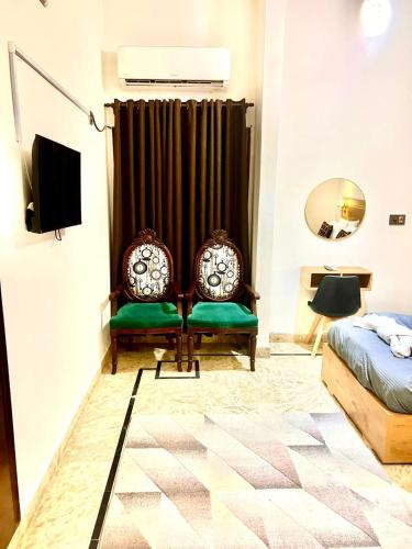 Double or Twin Room image 8