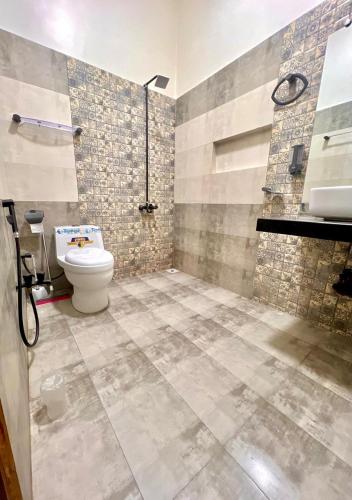 Double or Twin Room image 10