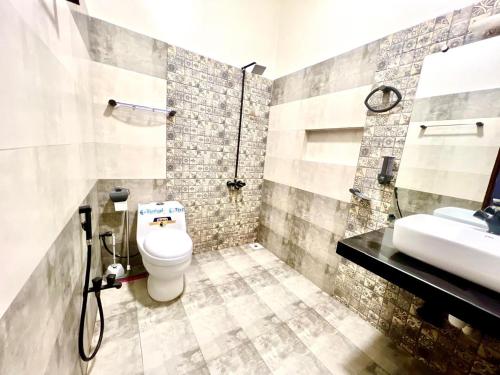 Double or Twin Room image 9
