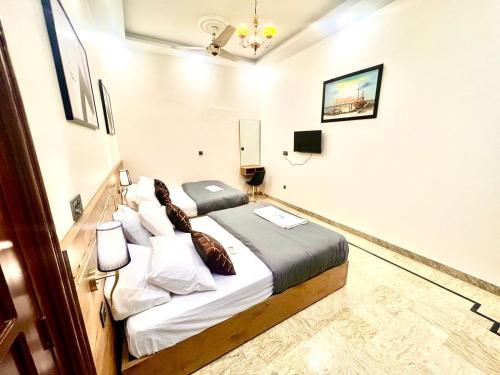 Double Room image 8