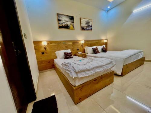 Superior Triple Room image 3
