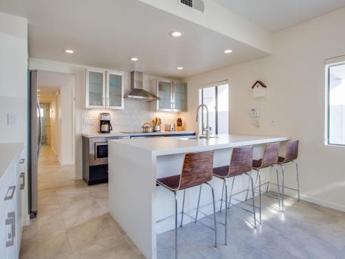 Lena's Hideaway - image 3