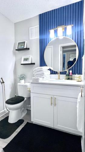 Bilik Mandi, Glamorous 2bed Apartment Minutes to Braves Stadium in Smyrna (GA)