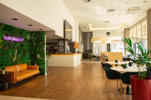 Lobby, Novotel London Wembley Hotel in Wembley