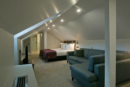 Superior Attic Room