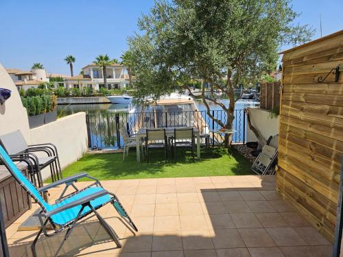 Villa 8 pers - bord de l'eau - marina - 9mn plage in 艾蓋莫爾泰