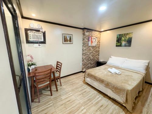 Nazarene Apartelle -R5 near The Bahay Kubo Restaurant