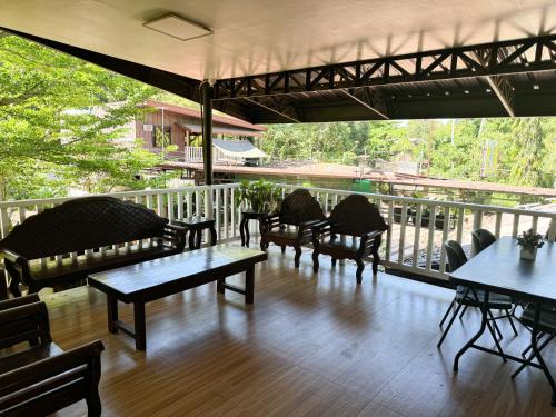 Nazarene Apartelle -R5 near The Bahay Kubo Restaurant