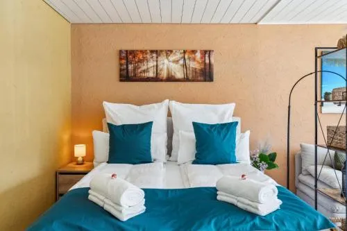 ReMo I 4 Seasons Apartment I 1-4 Personen I See, Bergsicht I 65'' Smart TV, Tischkicker und Badewanne I Parkplatz in Ingenbohl, Schweiz