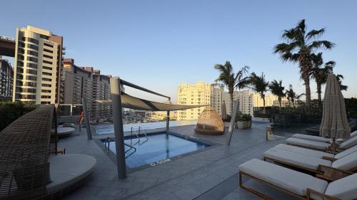 Ultra-Luxury Studio Palm Tower St. Regis Views High Floor DRP Holiday Homes, Dubai (Foto 5)