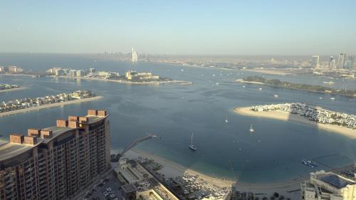 Ultra-Luxury Studio Palm Tower St. Regis Views High Floor DRP Holiday Homes, Dubai (Foto 6)