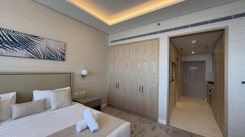 St. Regis Sky Residence at Palm Tower by DRP Holiday Homes - image 13