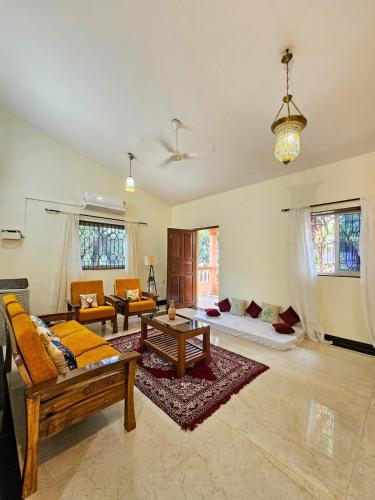 Goan Villa,2BHK, 4Balconies, Beachside,BBQ, Wi-Fi,Work, Group