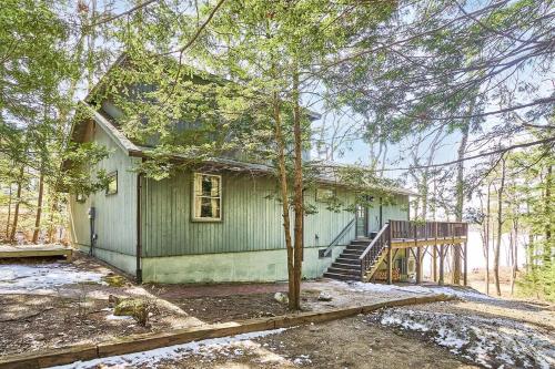 Lakeside Getaway - Lake Access & Firepit in Wolfeboro