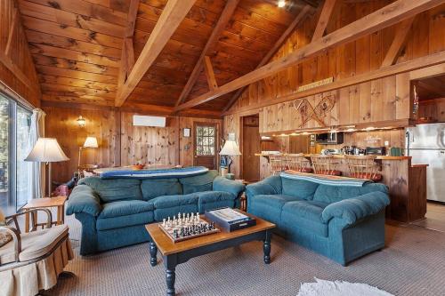 Lakeside Getaway - Lake Access & Firepit in Wolfeboro