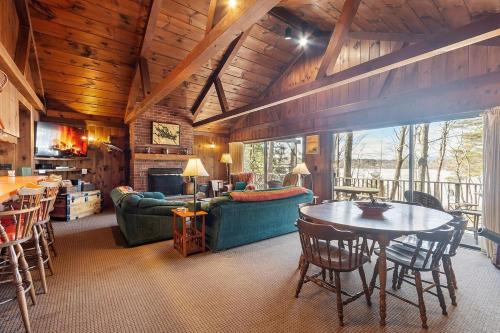 Lakeside Getaway - Lake Access & Firepit in Wolfeboro